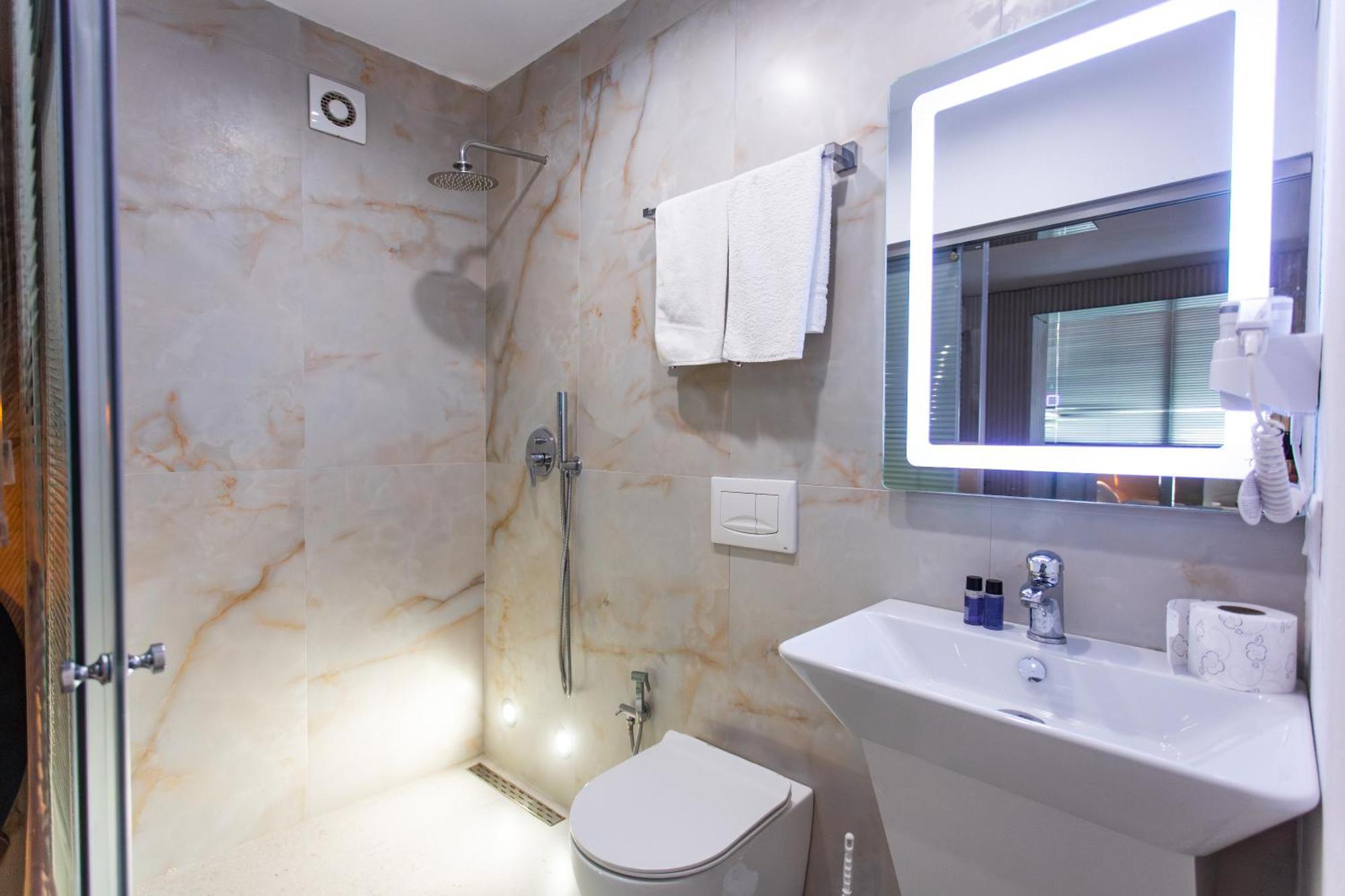 The Bubbles - Jacuzzi Hotel Tiranë Luaran gambar