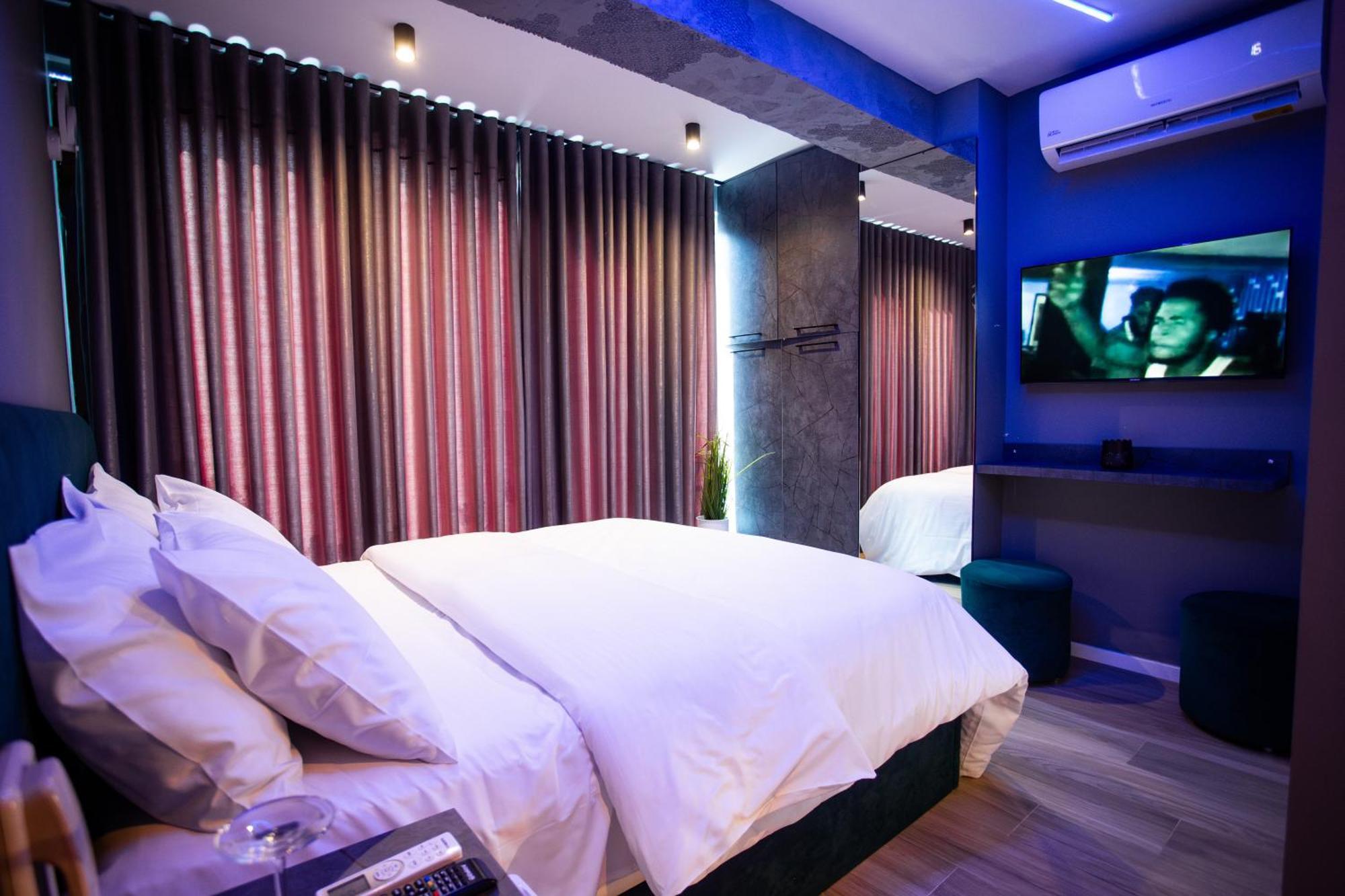 The Bubbles - Jacuzzi Hotel Tiranë Luaran gambar