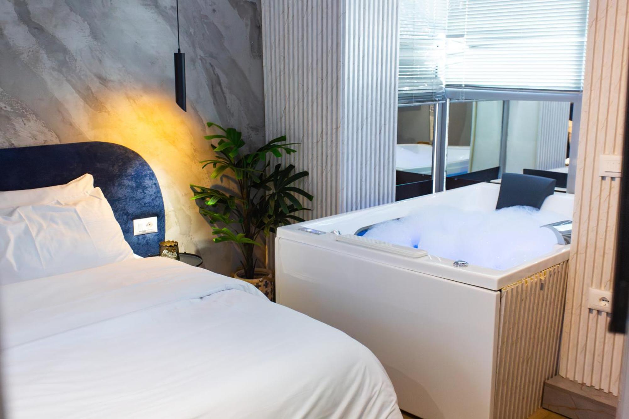 The Bubbles - Jacuzzi Hotel Tiranë Luaran gambar