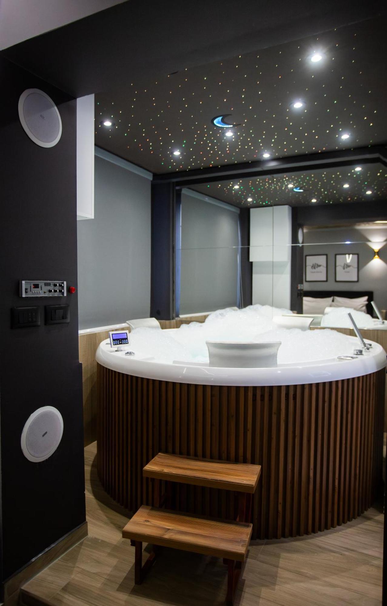 The Bubbles - Jacuzzi Hotel Tiranë Luaran gambar