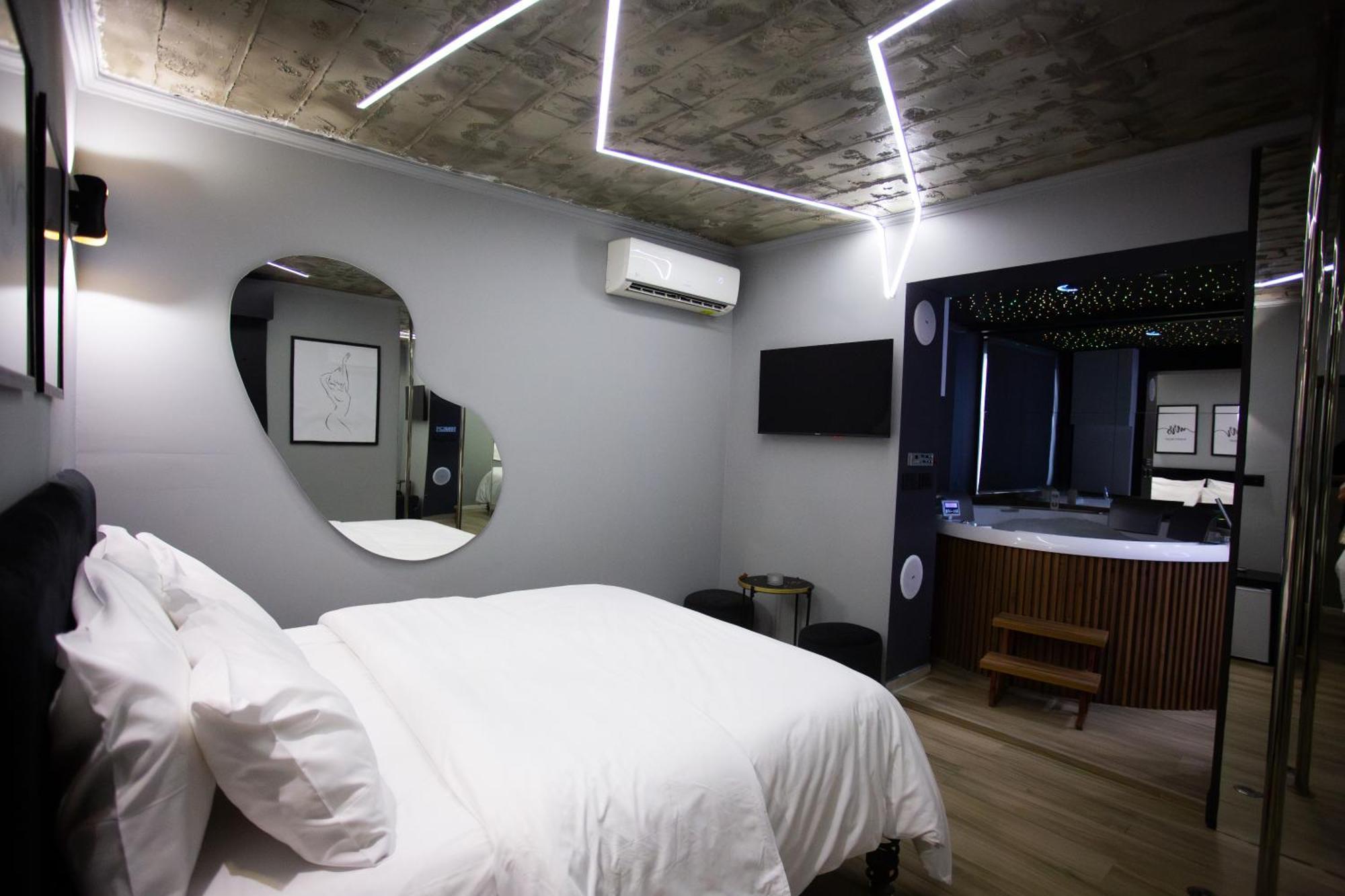 The Bubbles - Jacuzzi Hotel Tiranë Luaran gambar