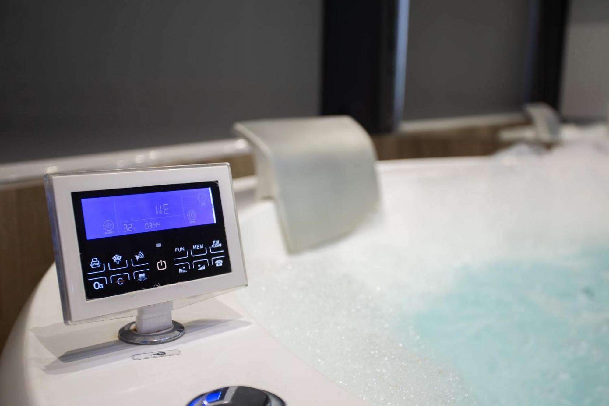 The Bubbles - Jacuzzi Hotel Tiranë Luaran gambar