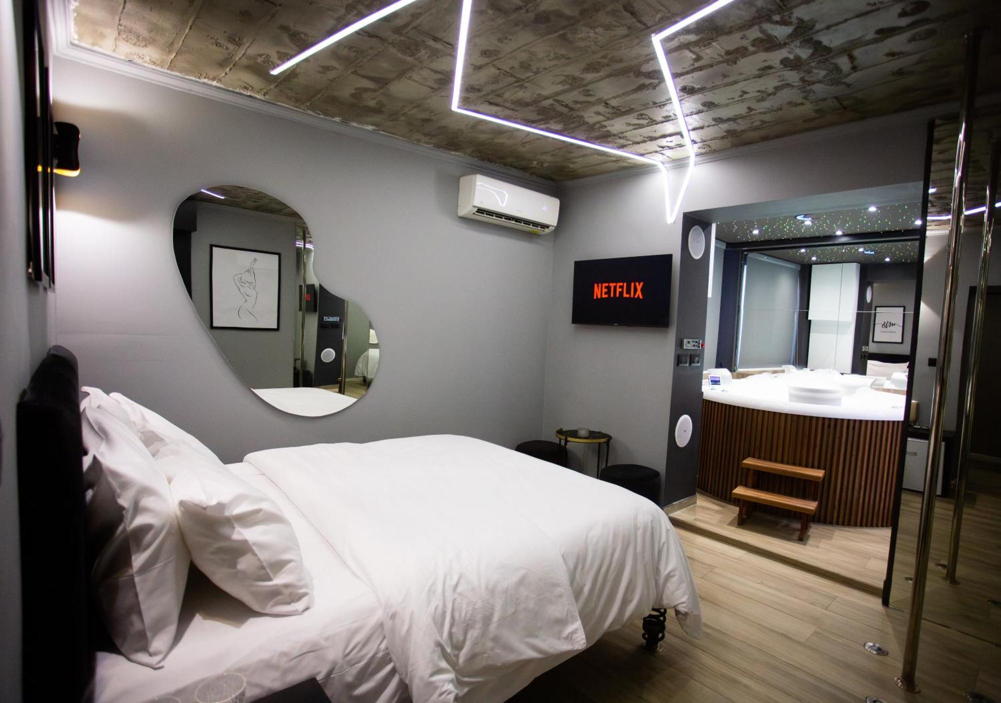 The Bubbles - Jacuzzi Hotel Tiranë Luaran gambar
