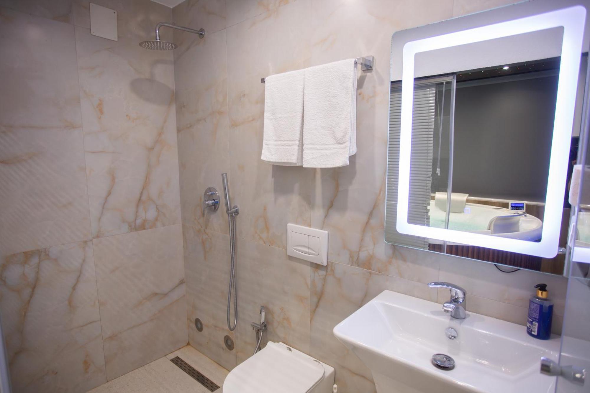 The Bubbles - Jacuzzi Hotel Tiranë Luaran gambar